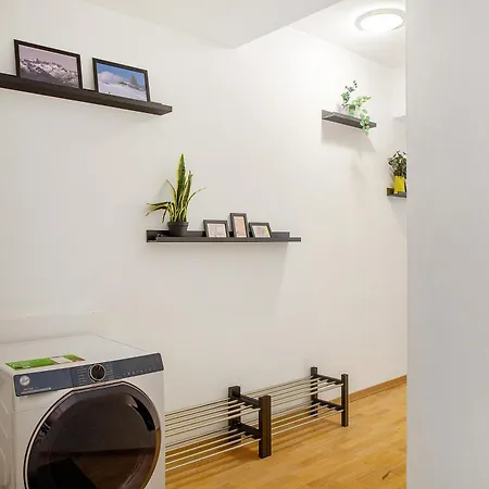 Tux Apartament *
